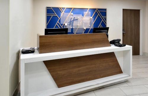 Innsbrook Hotel | Holiday Inn Express Richmond I-64 Short Pump Area by IHG