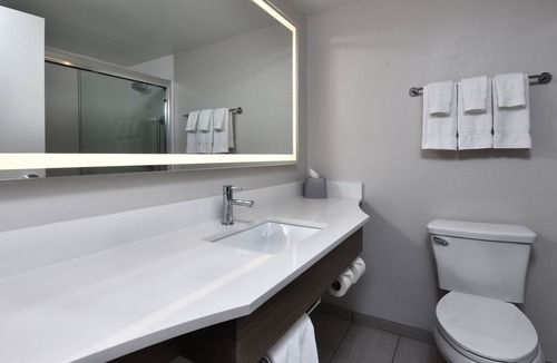 Innsbrook Hotel | Holiday Inn Express Richmond I-64 Short Pump Area by IHG