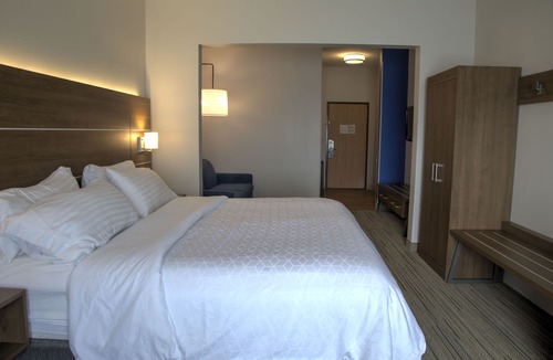 Rochelle Hotel | Holiday Inn Express Rochelle by IHG