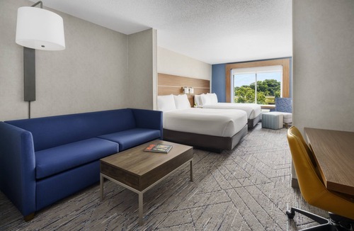 East Irondequoit Hotel | Holiday Inn Express Rochester NE- Irondequoit by IHG