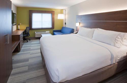 Roseville Hotel | Holiday Inn Express Roseville-St. Paul by IHG