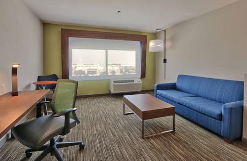 Northeast Heights Hotel | Holiday Inn Express & Suites Albuquerque East by IHG