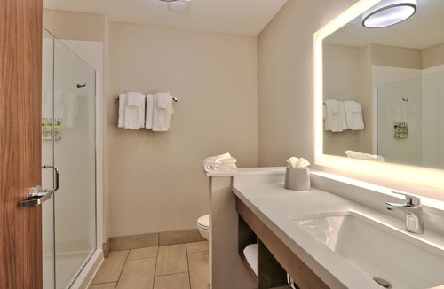 Northeast Heights Hotel | Holiday Inn Express & Suites Albuquerque East by IHG
