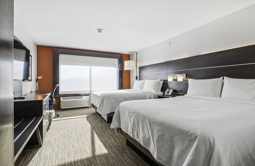 Bensenville Hotel | Holiday Inn Express & Suites Bensenville - O'Hare by IHG