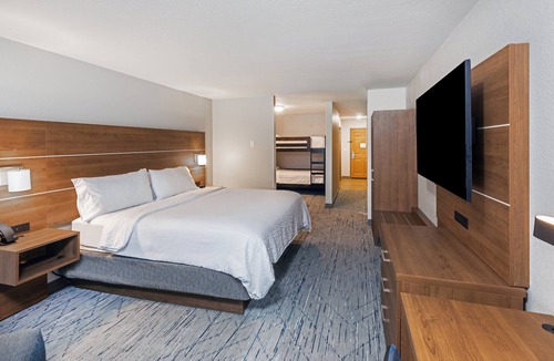 Broken Arrow Hotel | Holiday Inn Express & Suites Tulsa S Broken Arrow Hwy 51 by IHG