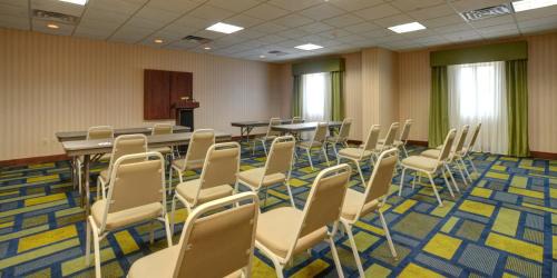 Midwest City Hotel | Holiday Inn Express & Suites Midwest City by IHG