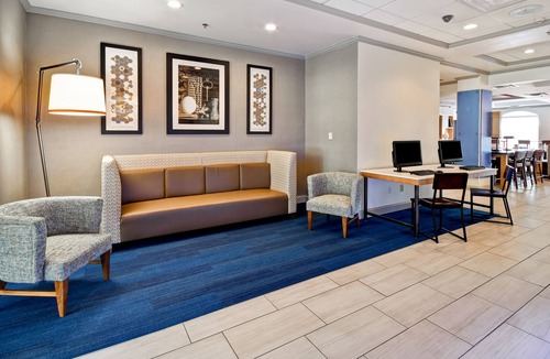 Schererville Hotel | Holiday Inn Express & Suites Schererville by IHG
