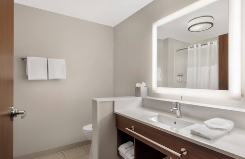 Spring Hill Hotel | Holiday Inn Express Spring Hill by IHG