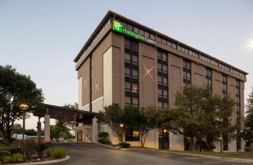 Crownhill Park Hotel | Holiday Inn Express - San Antonio Airport by IHG