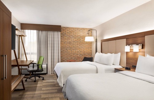 Crownhill Park Hotel | Holiday Inn Express San Antonio-Airport by IHG