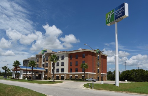 Seguin Hotel | Holiday Inn Express Seguin, an IHG Hotel