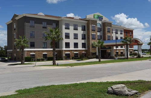 Seguin Hotel | Holiday Inn Express Seguin, an IHG Hotel