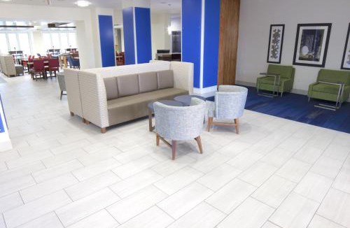 Seguin Hotel | Holiday Inn Express Seguin by IHG