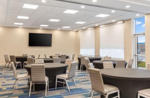Collingwood Hotel | Holiday Inn Express & Suites - Collingwood