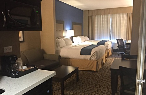Thunder Bay Hotel | Holiday Inn Express & Suites Thunder Bay by IHG