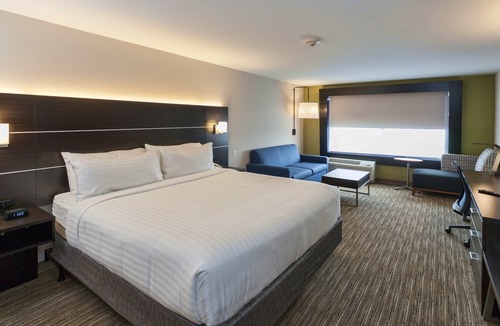 Dodge City Hotel | Holiday Inn Express & Suites Dodge City by IHG