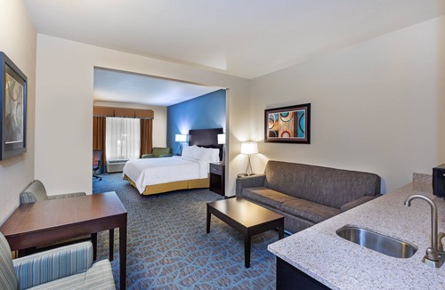 Floresville Hotel | Holiday Inn Express & Suites Floresville by IHG