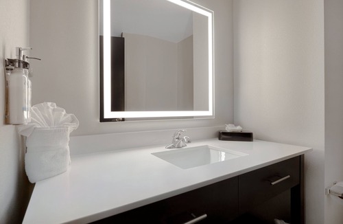 Rosedale Hotel | Holiday Inn Express & Suites Kansas City KU Medical Center by IHG