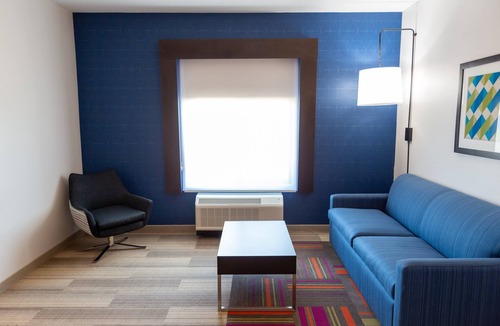 Kingfisher Hotel | Holiday Inn Express & Suites Kingfisher by IHG