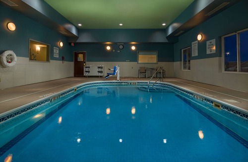 Lawrence Hotel | Holiday Inn Express & Suites Lawrence, an IHG Hotel