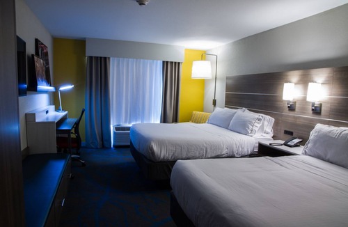 Litchfield Hotel | Holiday Inn Express & Suites Litchfield West by IHG