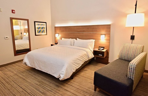 Perryville Hotel | Holiday Inn Express & Suites Perryville by IHG