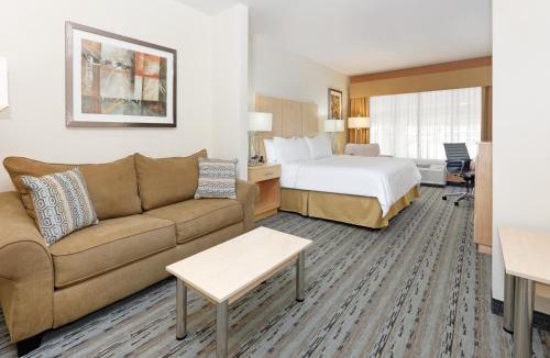 Brooks City Base Hotel | Holiday Inn Express & Suites San Antonio - Brooks City Base by IHG