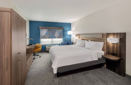 San Antonio Hotel | Holiday Inn Express & Suites San Antonio - Frost Bank Ctr