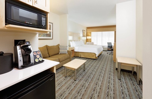 Brooks City Base Hotel | Holiday Inn Express & Suites San Antonio - Brooks City Base by IHG