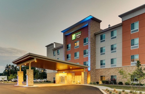 Saugerties Hotel | Holiday Inn Express & Suites Saugerties - Hudson Valley by IHG