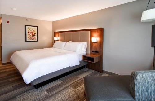 Schererville Hotel | Holiday Inn Express & Suites Schererville by IHG