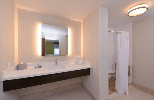 Shreveport Hotel | Holiday Inn Express & Suites Shreveport - Downtown by IHG