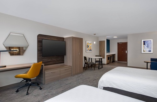 Terre Haute Hotel | Holiday Inn Express & Suites Terre Haute by IHG