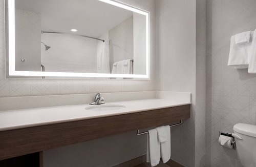 Terre Haute Hotel | Holiday Inn Express & Suites Terre Haute by IHG