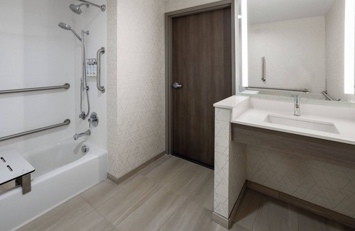 Waynesboro Hotel | Holiday Inn Express & Suites Waynesboro East by IHG