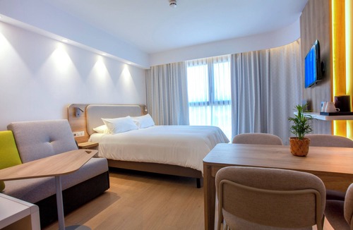 Sabadell Hotel | Holiday Inn Express & Suites Barcelona Sabadell by IHG
