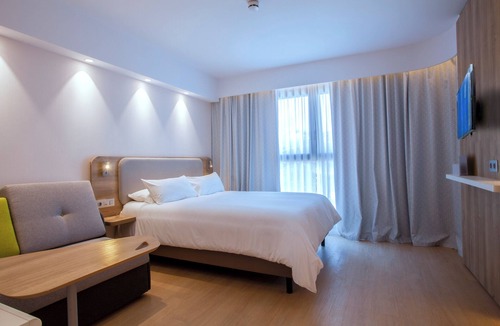 Sabadell Hotel | Holiday Inn Express & Suites Barcelona Sabadell by IHG