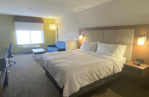 Near North Valley Hotel | Holiday Inn Express & Suites Albuquerque Historic Old Town by IHG