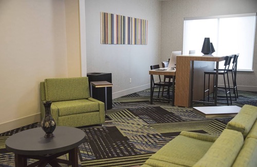 Alexandria Hotel | Holiday Inn Express & Suites Alexandria by IHG