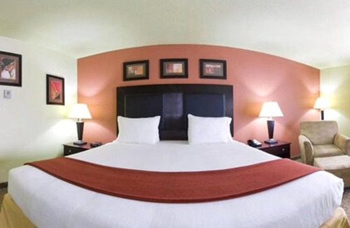 Alexandria Hotel | Holiday Inn Express & Suites Alexandria by IHG