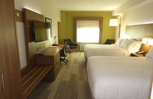 Brentwood Hotel | Holiday Inn Express & Suites Brentwood by IHG