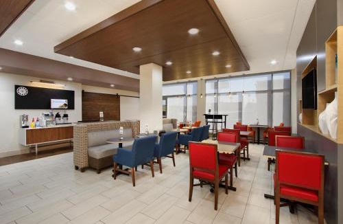 Brookshire Hotel | Holiday Inn Express & Suites - Brookshire - Katy Freeway by IHG