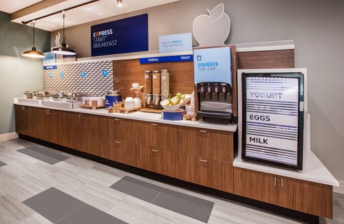 Buffalo Hotel | Holiday Inn Express & Suites Buffalo, an IHG Hotel
