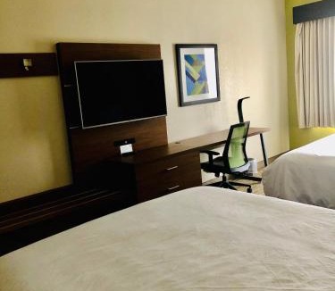 Cedar Falls Hotel | Holiday Inn Express & Suites Cedar Falls - Waterloo by IHG