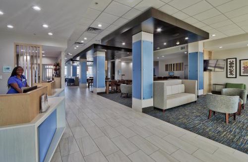 Northeast Houston Hotel | Holiday Inn Express & Suites - Houston East - Beltway 8 by IHG