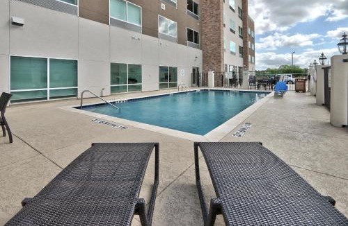 Northeast Houston Hotel | Holiday Inn Express & Suites - Houston East - Beltway 8 by IHG
