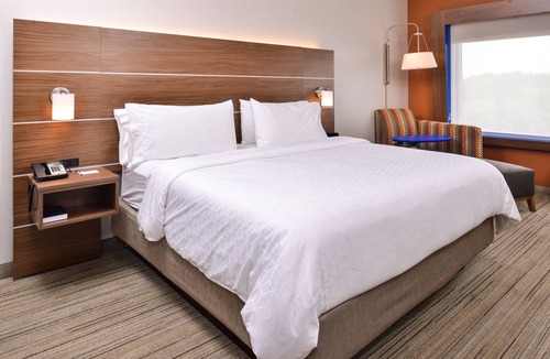 Farmville Hotel | Holiday Inn Express & Suites Farmville by IHG