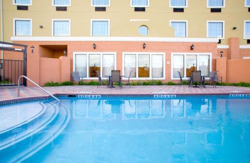 Pleasanton Hotel | Holiday Inn Express & Suites - Jourdanton-Pleasanton by IHG