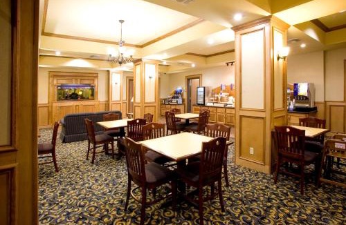Pleasanton Hotel | Holiday Inn Express & Suites - Jourdanton-Pleasanton by IHG