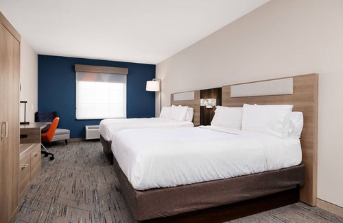 Kingsville Hotel | Holiday Inn Express & Suites Kingsville by IHG